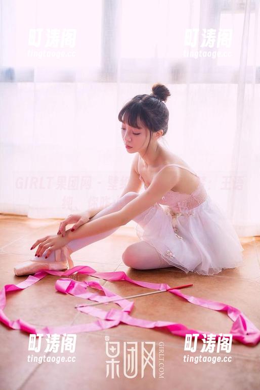GIRLT果团网 - 壁纸女孩的护士梦：王语纯、你咋小得那么可人儿