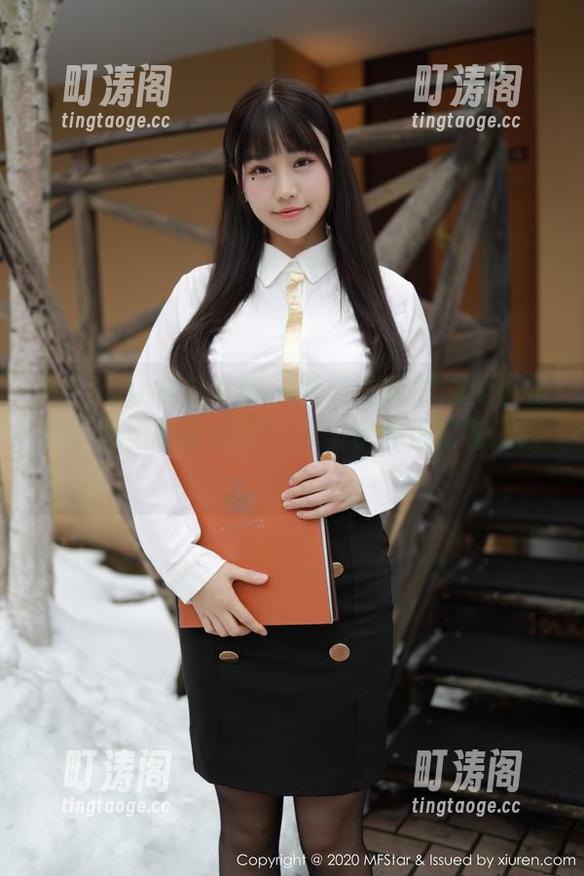 MFStar模范学院 - 叽叽喳喳的泳池小物语：图里的陈怡曼，水里水外正忙着撒娇！