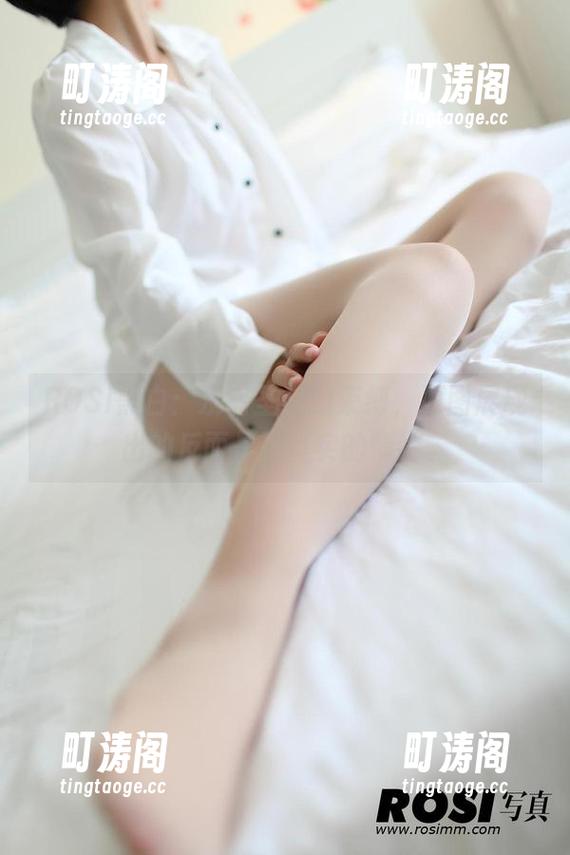 ROSI黑白：没有圣光的束缚，原图展现出的反而是更真实的情绪。