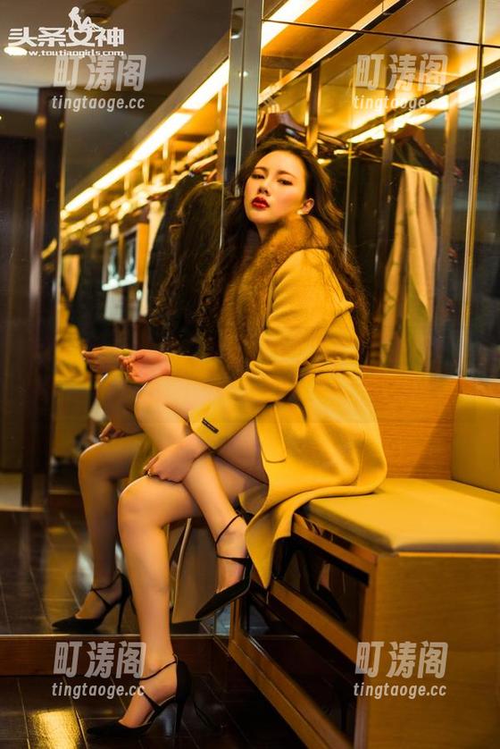 TouTiao头条女神 - 李丽莎无意间送上的裸足写真集，下载需谨慎，小心入迷哦！
