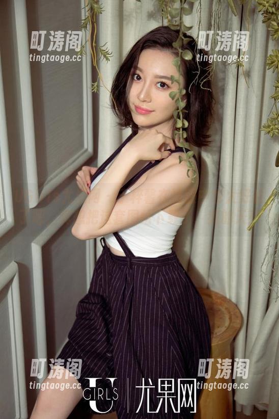 UGirls尤果网 - 于梓馨在制服中也太好看了吧，真想把这套图给下载了，我的天！