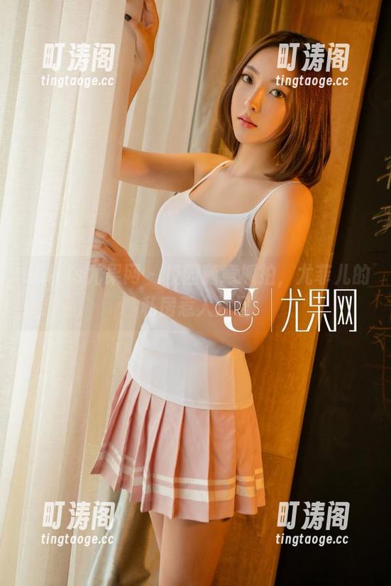 UGirls尤果网 - 校园随意抓拍，尤菲儿的私房惹人注目