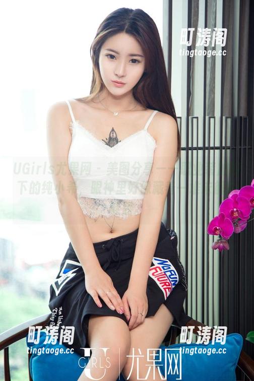 UGirls尤果网 - 美图分享——职业装加持下的纯小希，眼神里好像藏着一堆未解的谜题。