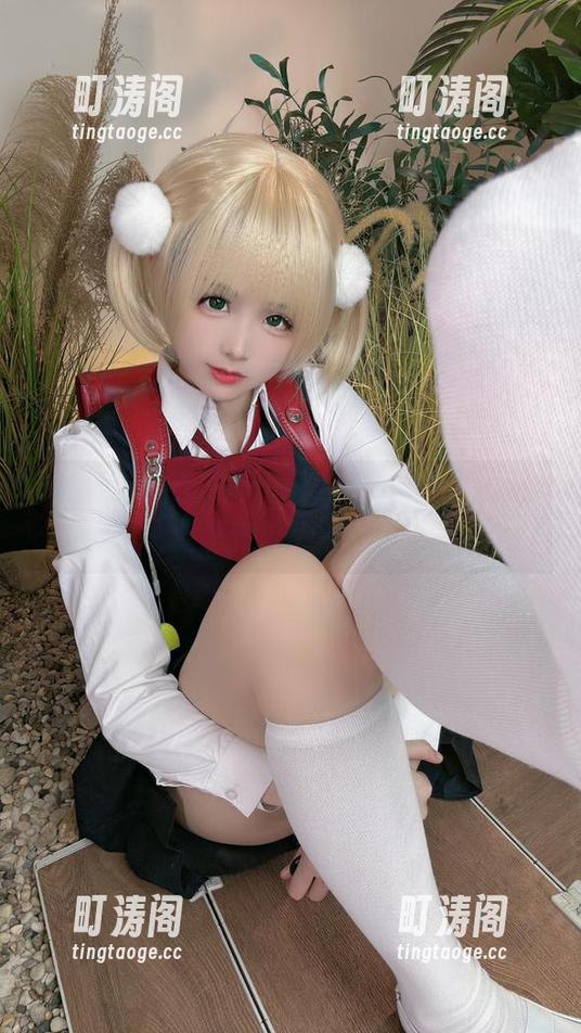 miko酱吖的修女cos，资源满满，真把神圣变成了囧囧！