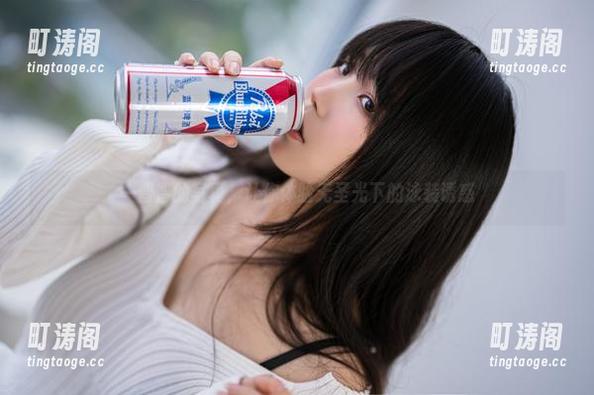 一智智的写真，让你体验无圣光下的泳装诱惑