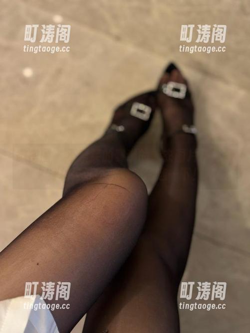 不爱笑的赛琳 微密圈 - 不爱笑的赛琳的泳衣图片集:这身材谁能不羡慕?精选一下!