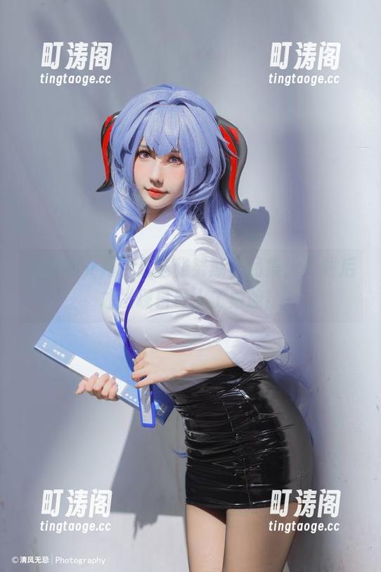 看过仙女月的万圣雅努斯作品集，下载后才发现自己上了贼船！