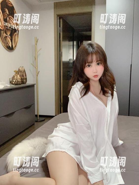 她是清纯的代名词？依依超级懒新图包更新看过来！