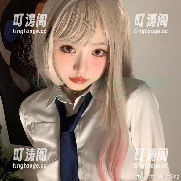 嘎潼空姐写真：下载后保准让你在客舱里也能“飞出”自我！