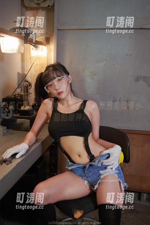 姜仁卿(강인경)的日常图包：原图里藏着小猫的眼神吗？