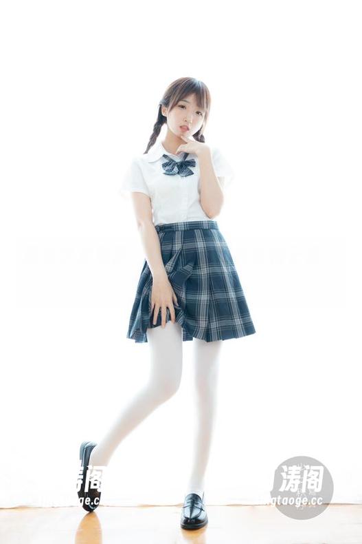 路过少女秩序，捡到一整套白丝格子裙，你能相信吗？