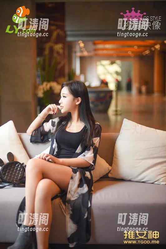 推女神 - 水中嬉戏，干湿自如——卓琳妹妹的定制泳池写真，填满你的一天！