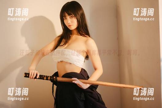 汪知子和泳衣的搭配，让整个图库再平常不过，呵呵。