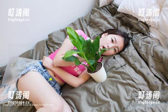 波萝社 - 你们说八宝icey女仆与高清美图哪个更吸引？我认为是那双可爱的鞋子！