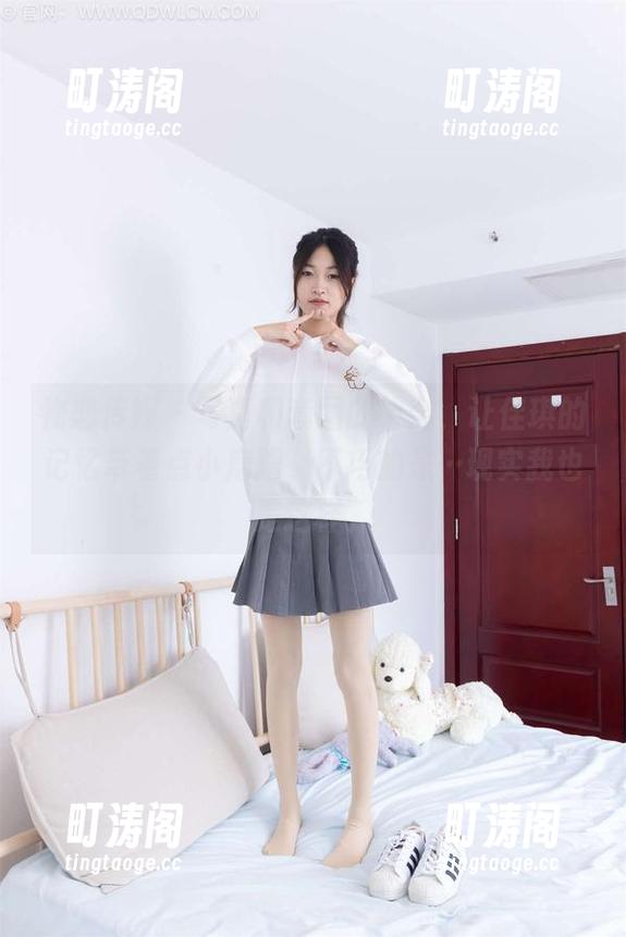 物恋传媒 - 写真和套图的结合，让佳琪的记忆带着点小磨蹭，不巧的是…现实我也是这样。