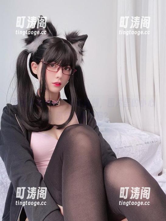 眼酱大魔王w牛仔裤福利，图片里的小心思你发现了吗？