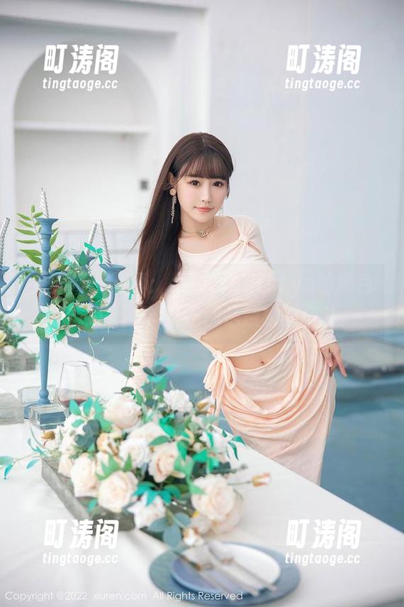 秀人网 - 写真：小狐狸Kathryn的黑色，严肃？不，反正都是放松的样儿。