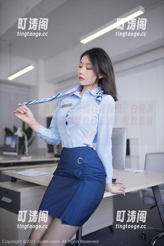 秀人网 - 香澄在东京的白裙原图：白得发光，连查看的我都替自己打光！图包值得一戳，哈哈！