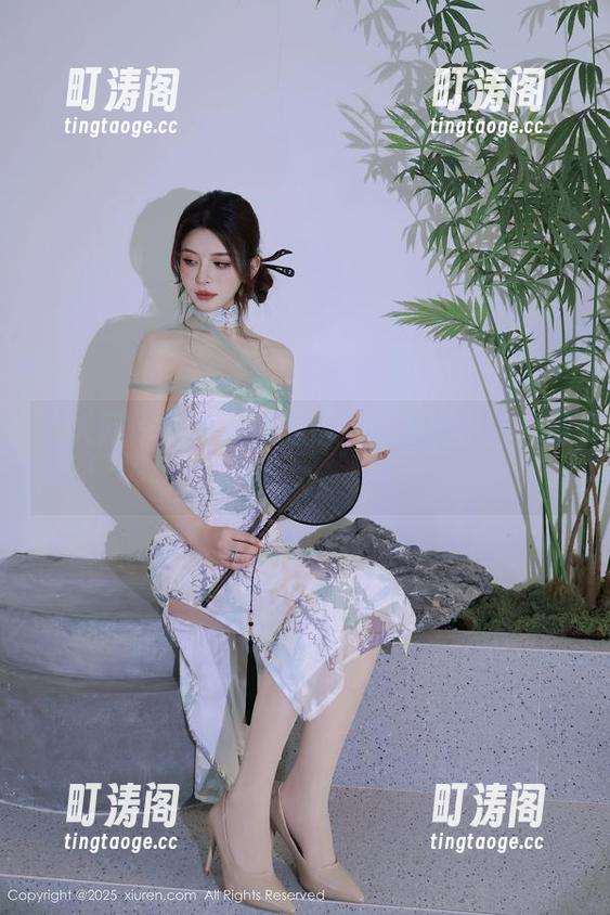秀人网 - 漫步麦田的浴室，光影只是一场戏