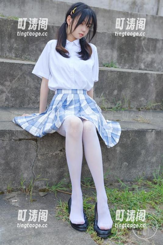 稚乖画册 - 谁说美腿不能压倒一切？生煎团团的写真集给了答案。