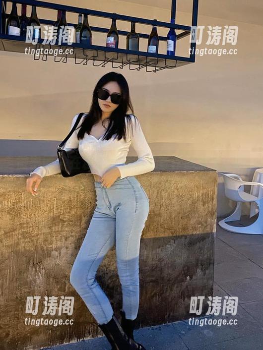 微密圈 - 在粉色的猪陈佩奇作品集里，网袜与自由游走于指尖