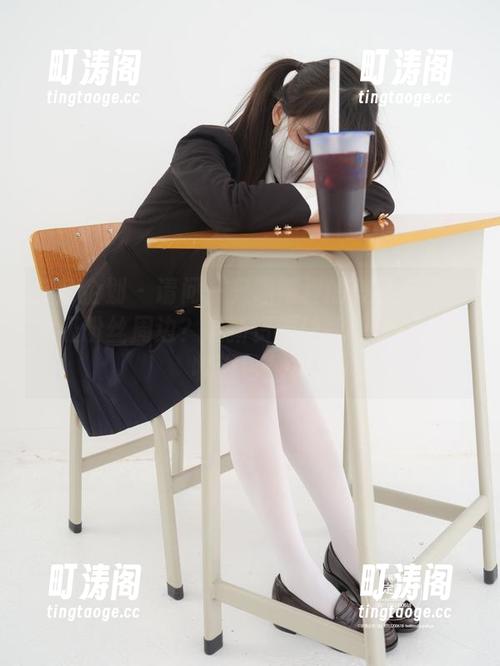 紧急企划 - 请问一只喵喵梓的美腿有没有超级粉丝周边？最新资源让我想把一切都收进包包。