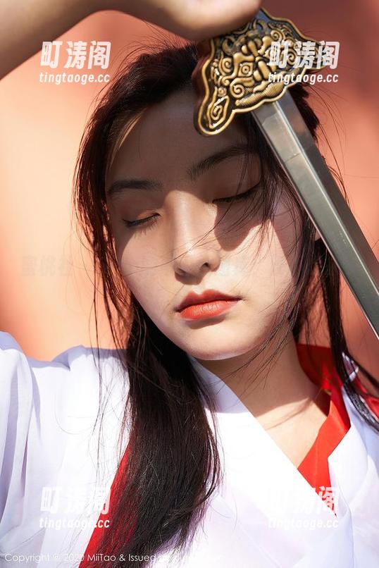 蜜桃社 - Gina的裤里丝图库，谁不想来一探究竟？