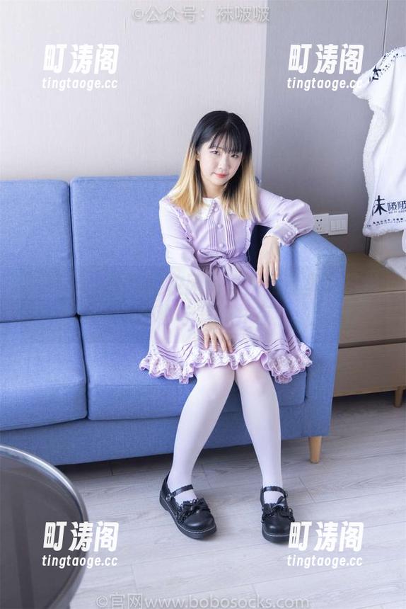 袜啵啵 - 小淳的校园写真：网盘里的日常，隐秘与美好并存！