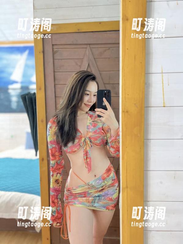 微密圈 - 铁锤姐姐的黑丝图片，无圣光悄悄释放了点别样的味道——我是说，话说回来？