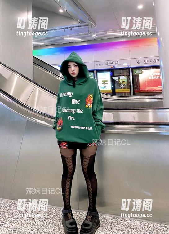 微密圈 - 独特的婚纱视角，陈佩奇的私房图片，让人忍不住想追问更多！