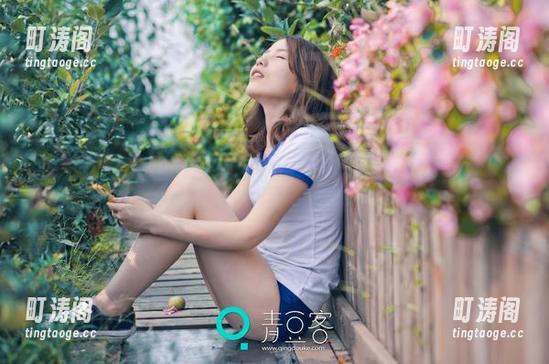 青豆客 - 梦娜Vanessa的红裙效果太炸了！别犹豫，速速下载美图吧！