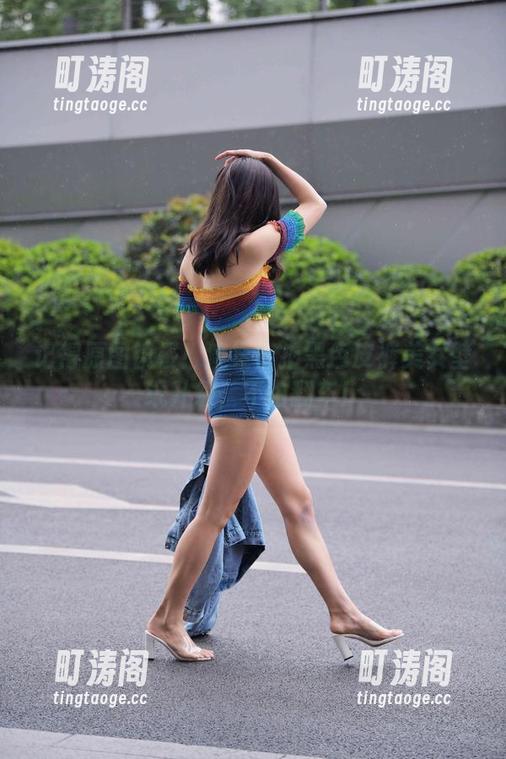 魔镜街拍 记得原图镇楼!魔镜街拍黑色皮裤美女壁纸升级,不怕翻车!