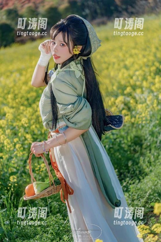 黏黏团子兔 免费!黏黏团子兔的夏日照片就像一场流星雨。别眨眼哦!